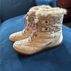Brand New Columbia Minx Shorty lll Boots